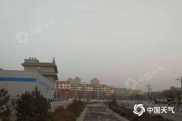 内蒙古局地将现沙尘天气 后天大范围降雪“上线” 1